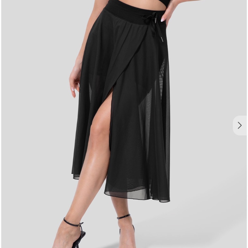 NWT: Halara Flowy Split Breezy Skirt (XL)